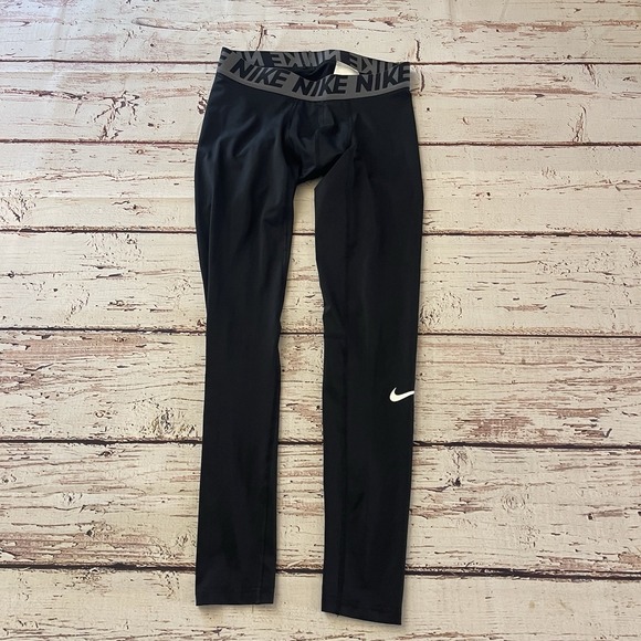 Nike Womens Small‎ Black Compression Capri Capri Leggings Yoga Work Out - Picture 1 of 8